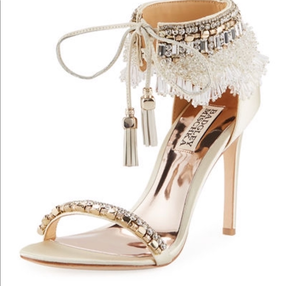 In a earch of purchasing these shoes! Size 7-8.5